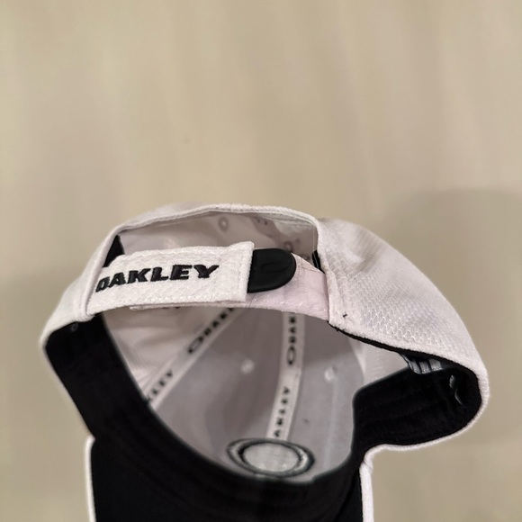 Oakley Hat - Picture 2 of 2